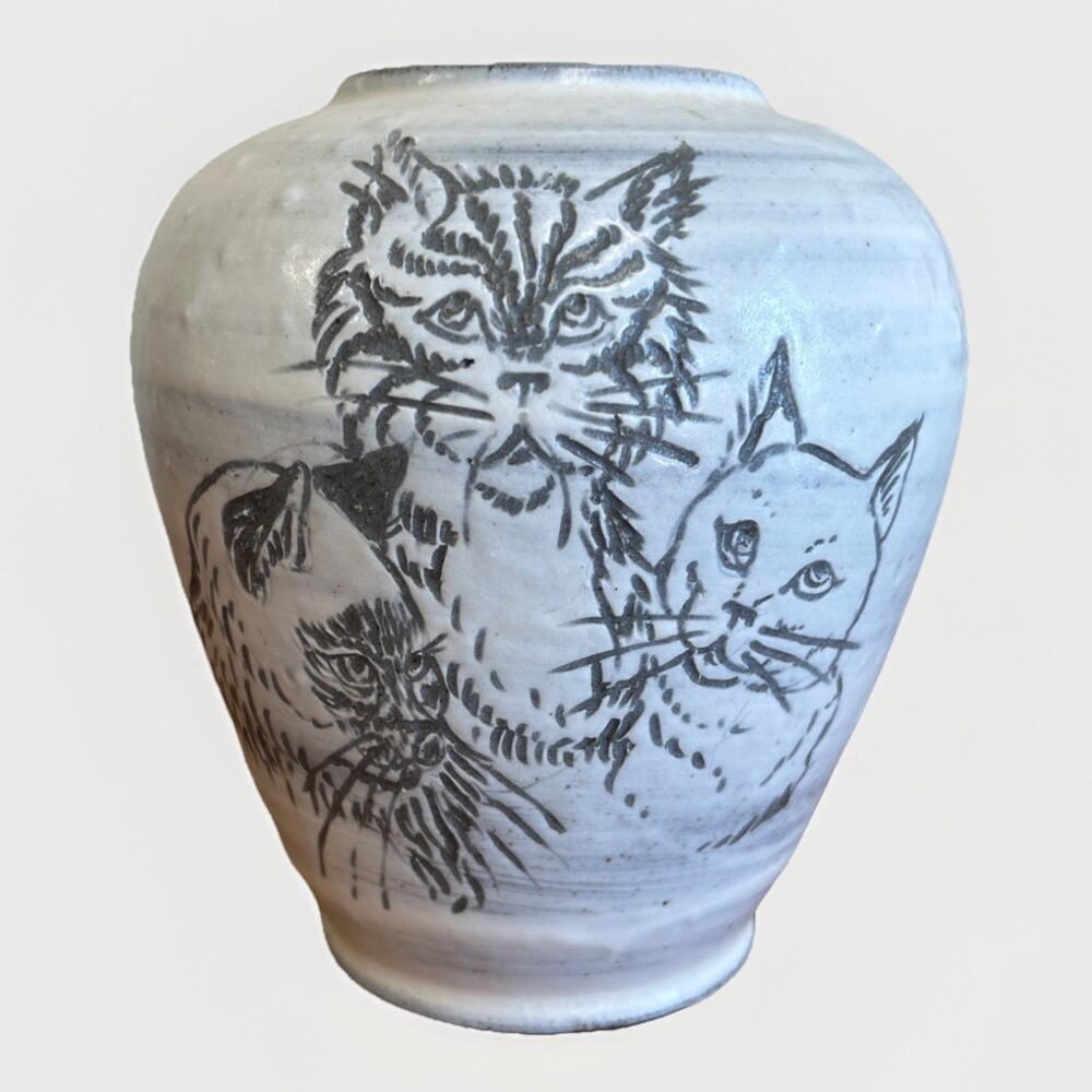 Vintage 1991 Turn And Burn Pottery White Vase Kitten Cats Seagrove, NC 6.25”